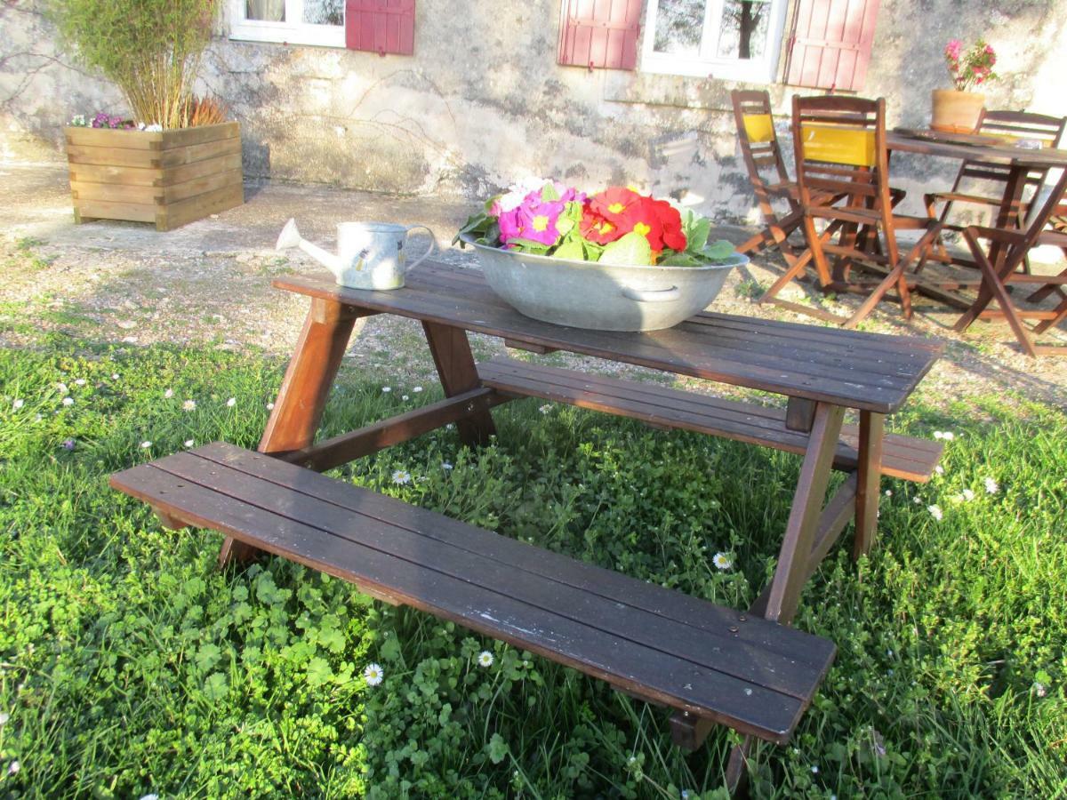 Logis De Bois Roche Villa Saint-Bonnet-sur-Gironde Exterior foto